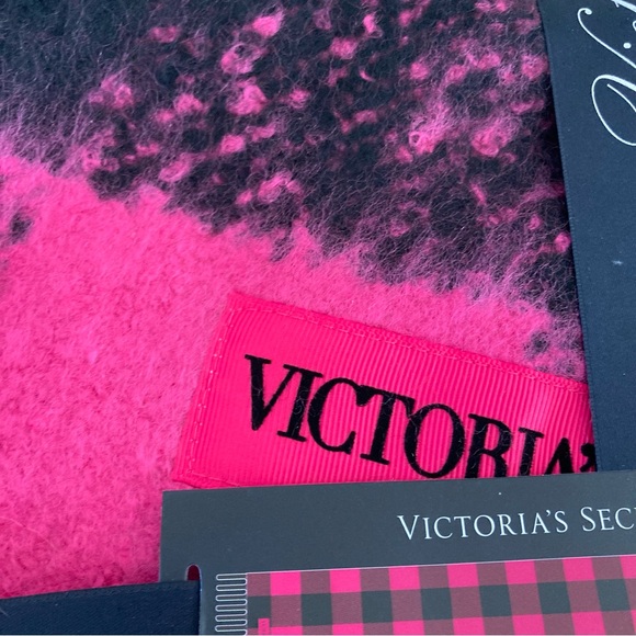 Victoria’s Secret Winter Angel Collection Fuchsia Buffalo Check Scarf - NWT - Picture 6 of 6